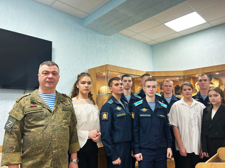 Экскурсия «Да здравствуют Отечества Герои, Отчизну заслонившие собой».