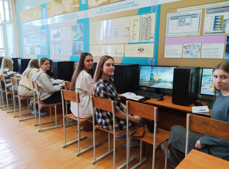 Экскурсии в Политех.